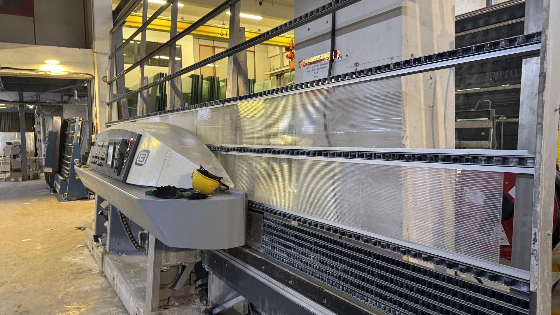 Machine rectiligne Bottero pour façonnage des bords de verre